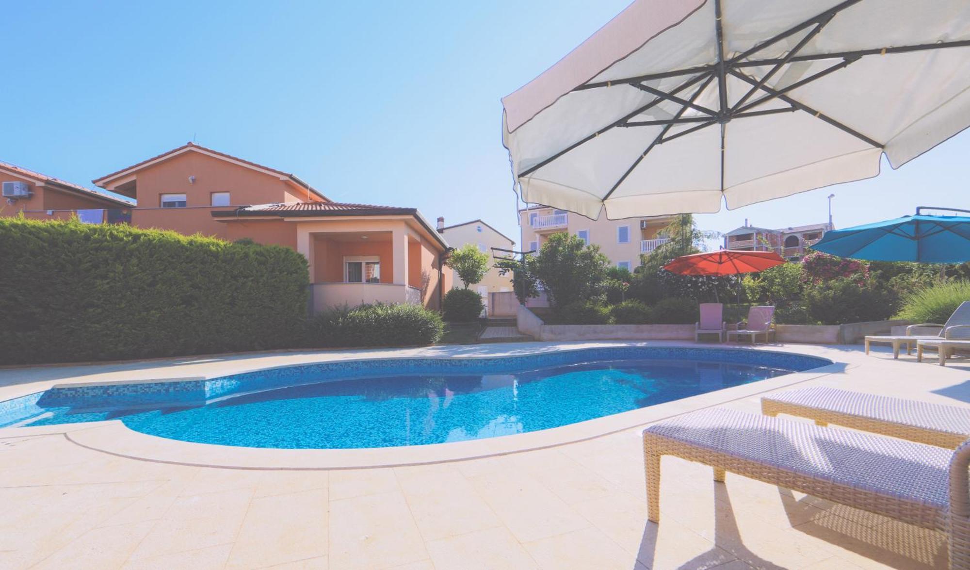 Apartments Meri Ližnjan エクステリア 写真