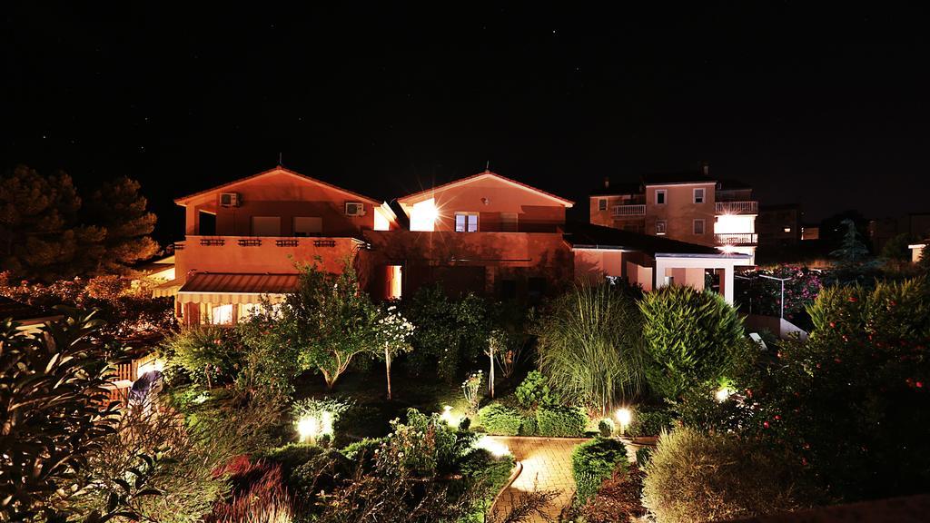 Apartments Meri Ližnjan エクステリア 写真