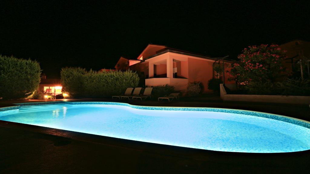 Apartments Meri Ližnjan エクステリア 写真